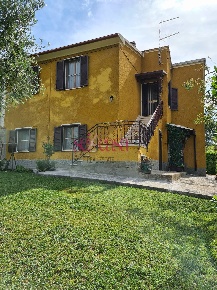 Foto Rustico a Cinigiano di 180 m² con 9 locali in vendita