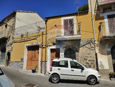 Foto Casa indipendente in Via Santa Maria dei Greci, Vizzini di 80 m²