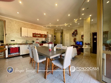 Foto Appartamento in Via Pinee, Pietra Ligure di 115 m² con 4 locali
