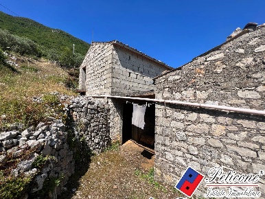 Foto Casa indipendente a Vallecorsa di 200 m² con 2 locali in vendita