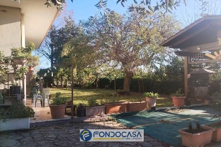Foto Casa indipendente in VIA OLMO, Bellizzi di 537 m² con 14 locali