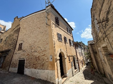 Foto Appartamento in Vicolo Zara, Fermo Centro di 100 m² con 3 locali