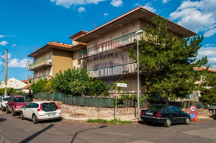 Foto Appartamento in Via Vincenzo Grasso, Acireale di 100 m² con 4 locali
