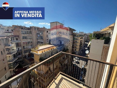 Foto Appartamento in Via Domenico Trentacoste, Palermo di 128 m² in vendita