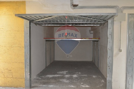 Foto Box in Via Giacomo Leopardi, San Giovanni la Punta Centro di 21 m²