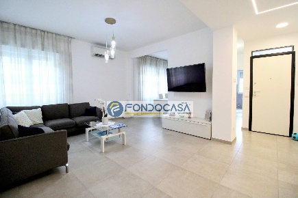 Foto Appartamento in Via dei Mille, Carrara Marina di Carrara di 100 m²