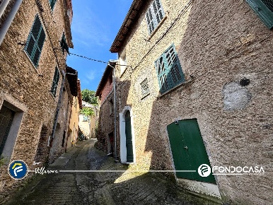 Foto Case semi ndipendenti in Via Annunziata, Pornassio di 80 m² in vendita