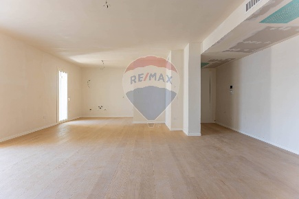 Foto Appartamento in Via Orfeo Mazzitelli, Bari Poggiofranco di 137 m²