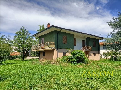 Foto Villa singola in Via De Comelli, Gradisca d'Isonzo Centro di 143 m²