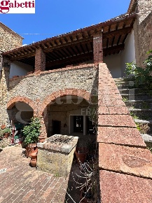 Foto Appartamento a Siena Le Tolfe - Monteliscai di 200 m² con 7 locali