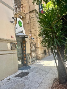 Foto Negozio in Via Albanese 104/a, Palermo Politeama - Ruggiero Settimo