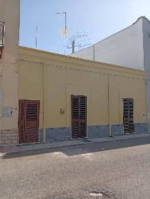 Foto Casa indipendente a Maruggio Centro di 110 m² con 5 locali in vendita