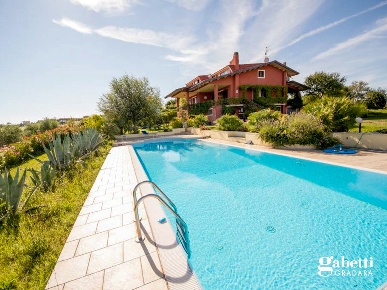 Foto Villa unifamiliare in Via Pirano 16, Gradara di 444 m² con 9 locali
