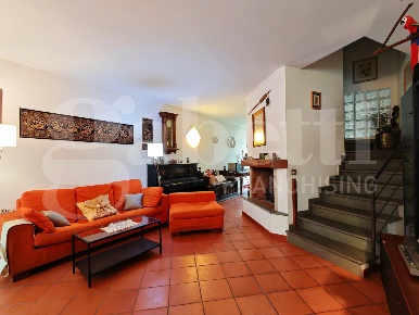 Foto Casa indipendente a Sesto Fiorentino Sesto Città di 140 m² in vendita