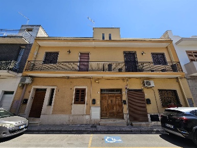 Foto Appartamento in VIA CICERONE 7, Mesagne di 117 m² con 6 locali