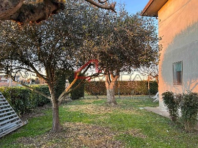 Foto Appartamento a Gazzo Veronese Roncanova di 84 m² con 5 locali