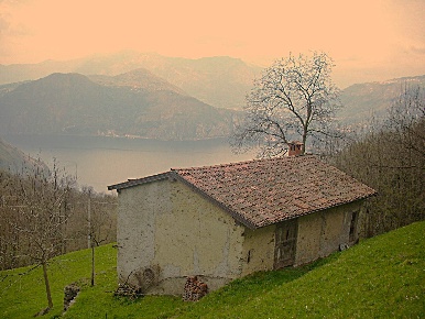 Foto Rustico in VIA MAREN, Pisogne Centro di 150 m² con 6 locali in vendita