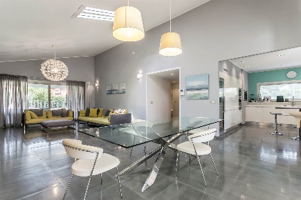 Foto Villa unifamiliare in Via Matteotti 18, Masate di 340 m² con 4 locali