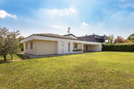 Foto Villa unifamiliare in Via Matteotti  18, Masate di 340 m² con 4 locali