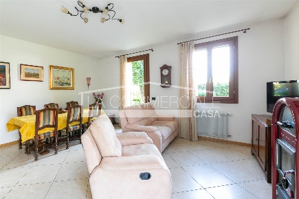 Foto Villa bifamiliare a Mogliano Veneto Centro di 149 m² con 5 locali
