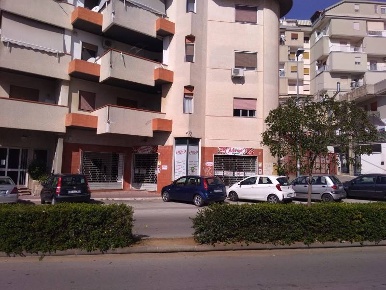 Foto Negozio in via Paladini 224, Caltanissetta Centro di 330 m² in vendita