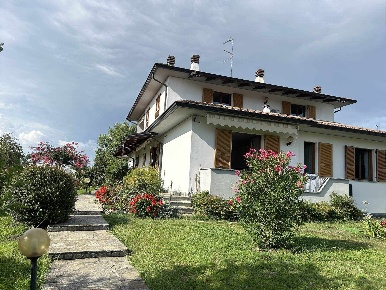 Foto Appartamento in via moro 15, San Giorgio Piacentino Centro di 120 m²