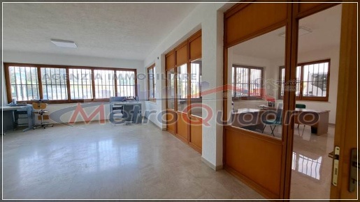 Foto Ufficio a Canicattì di 640 m² con 12 locali in vendita