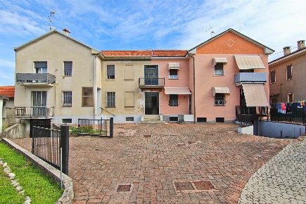 Foto Appartamento in Via Giuseppe Garibaldi 18, Cogliate Centro di 95 m²