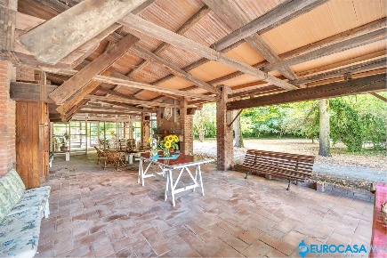 Foto Villa unifamiliare in Via Canale Carpi 43, Campogalliano di 1120 m²