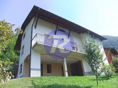 Foto Villa unifamiliare in via repubblica 18, Sedrina Centro di 295 m²