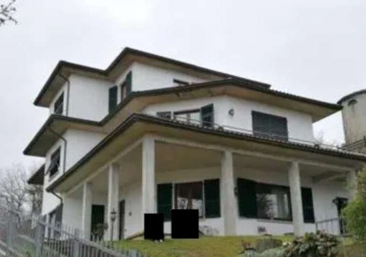 Foto Casa indipendente in Via Mantegari, Tornolo di 400 m² con 16 locali