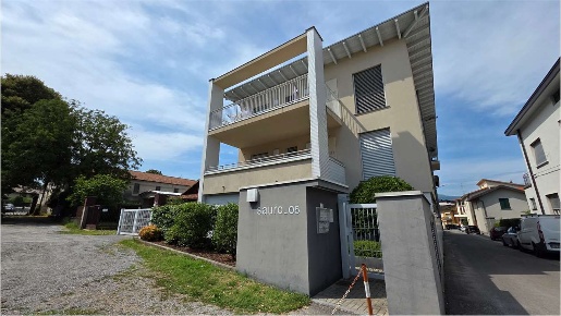 Foto Appartamento in Via Nazzario Sauro, Cantù Galliano di 75 m² in vendita