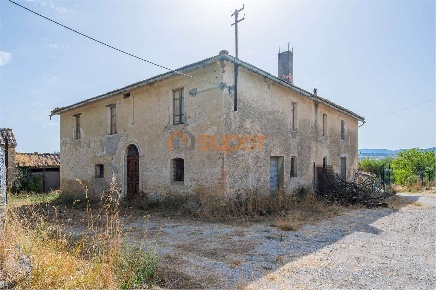 Foto Rustico in Strada Capriano di Montefreddo, Perugia di 260 m²