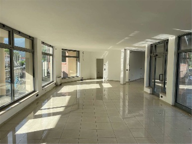 Foto Negozio a Rovereto di 120 m² con 1 locali in affitto