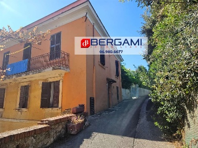 Foto Appartamento in Via Calcare 11, Nettuno Centro di 125 m² con 6 locali