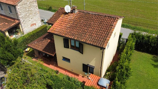 Foto Villa unifamiliare in Viale Apua, Pietrasanta di 120 m² con 7 locali