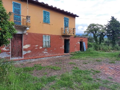Foto Casa indipendente a Sarzana di 150 m² con 4 locali in vendita