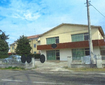 Foto Magazzino in Via Provinciale, Riva del Po di 581 m² con 1 locali