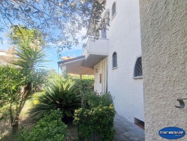 Foto Villa unifamiliare a Viareggio Torre del Lago di 260 m² con 8 locali