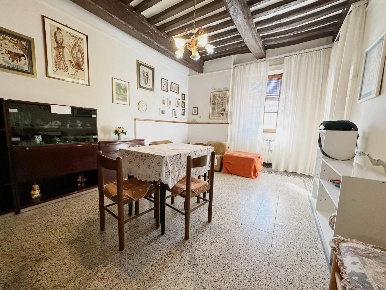 Foto Casa indipendente a Lucca San Lorenzo a Vaccoli di 160 m² con 7 locali