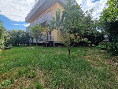 Foto Appartamento a Carrara Marina di Carrara di 65 m² con 4 locali