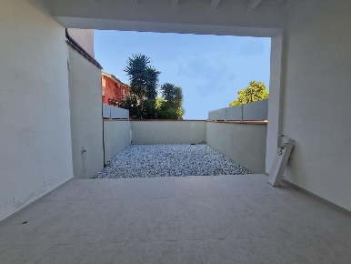 Foto Villa a schiera a Carrara Marina di Carrara di 100 m² con 5 locali