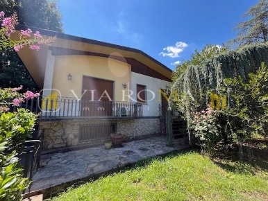 Foto Villa unifamiliare a Capannori Massa Macinaia - San Leonardo di 140 m²