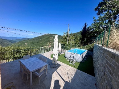 Foto Casa indipendente a Fivizzano di 160 m² con 6 locali in vendita