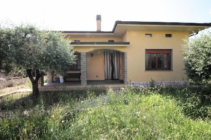 Foto Villa unifamiliare a Capannori Marlia di 160 m² con 5 locali