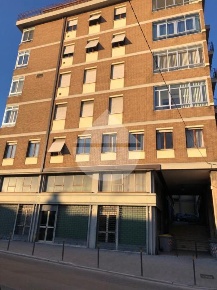 Foto Negozio in Via Della Pallotta, Perugia Semicentro - Stazione di 165 m²