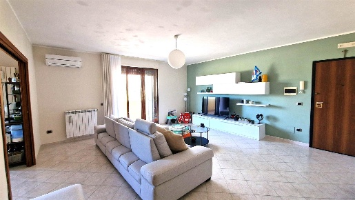 Foto Appartamento in VIA FIUMARA, Mondragone di 110 m² con 3 locali