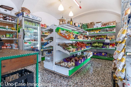 Foto Attività commerciale in piazza pistoni 6, Ivrea di 75 m² con 1 locali