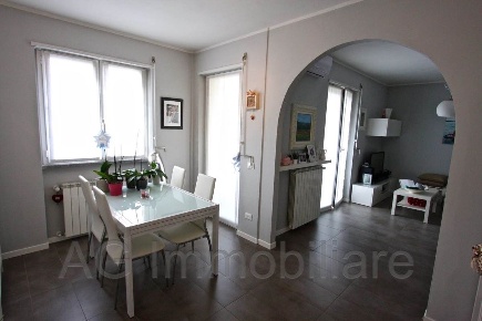 Foto Appartamento in Via Marsala  11, Verbania Intra di 80 m² con 3 locali