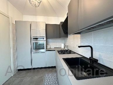 Foto Appartamento in Via Marsala  11, Verbania Intra di 80 m² con 3 locali